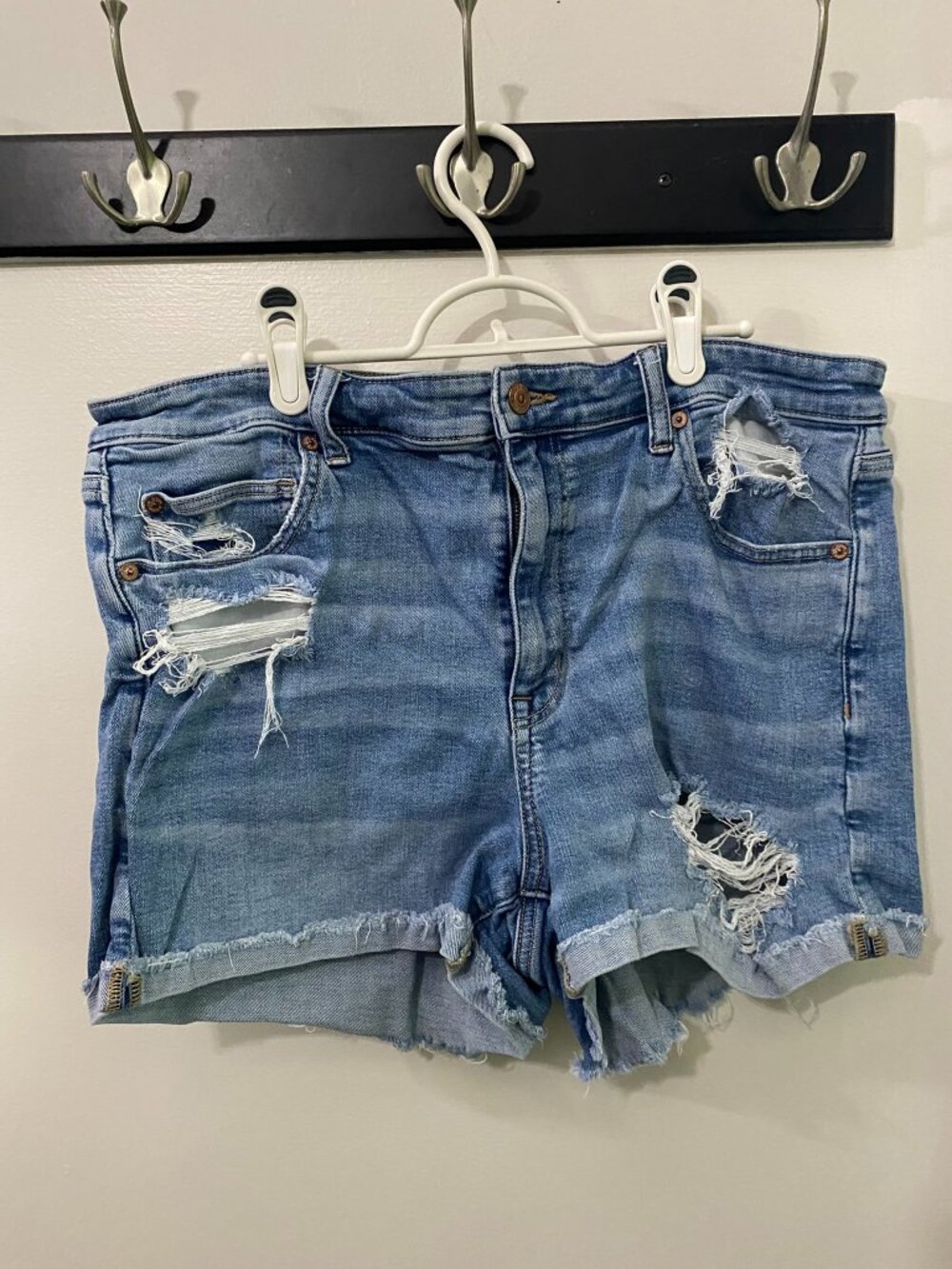 American Eagle Outfitters Medium Wash Distressed Stretch Jean Shorts Size 18